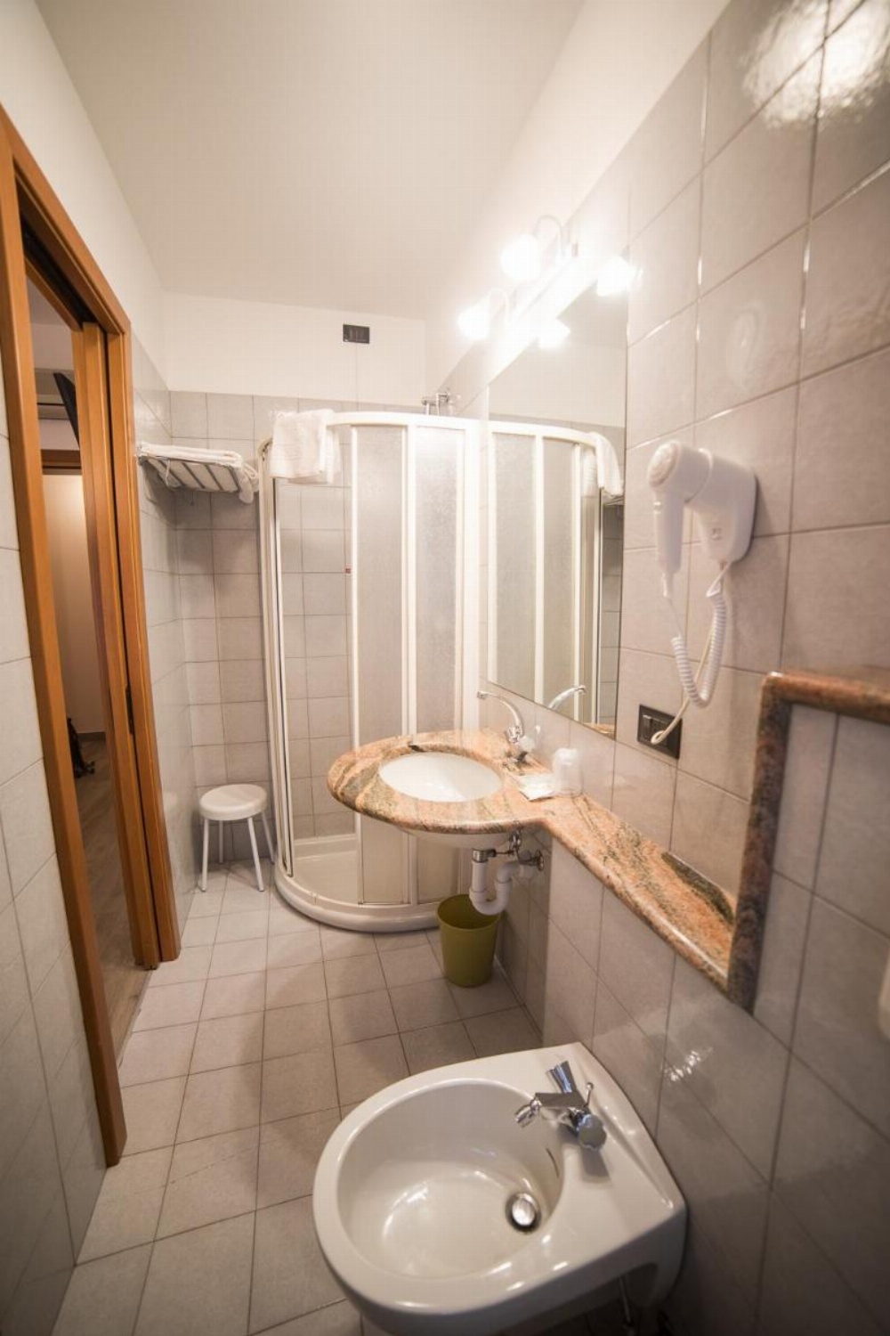 Room image 5