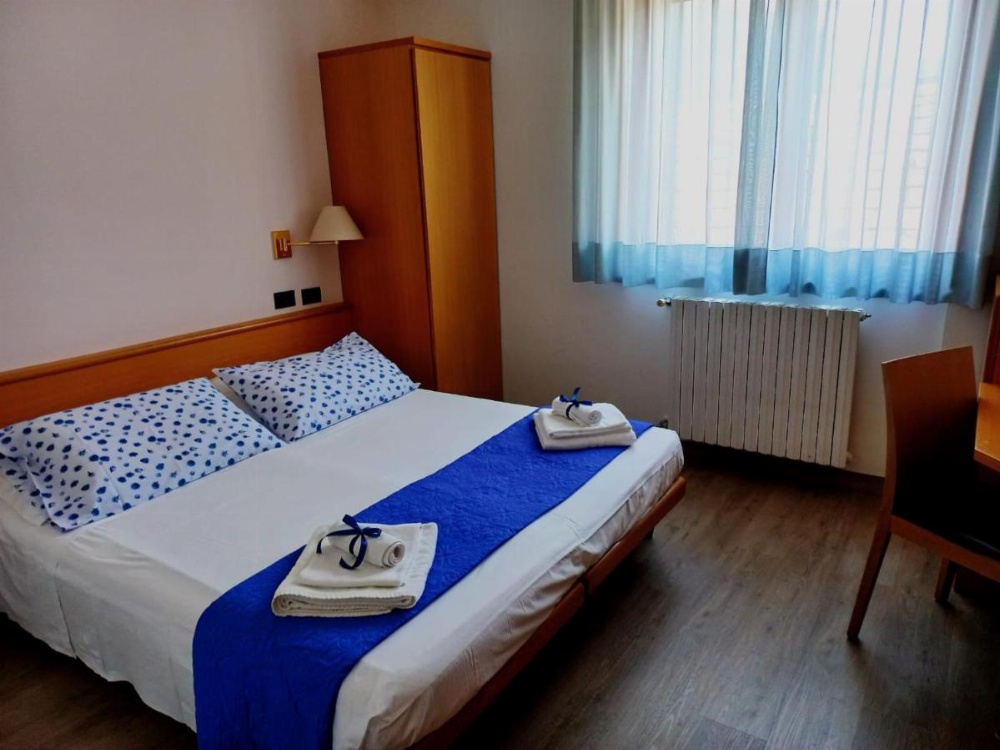 Room image 3